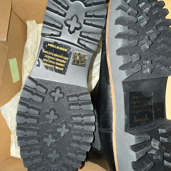 Women's JCrew Sherpa lined Chelsea Boots - Picture 5 of 5